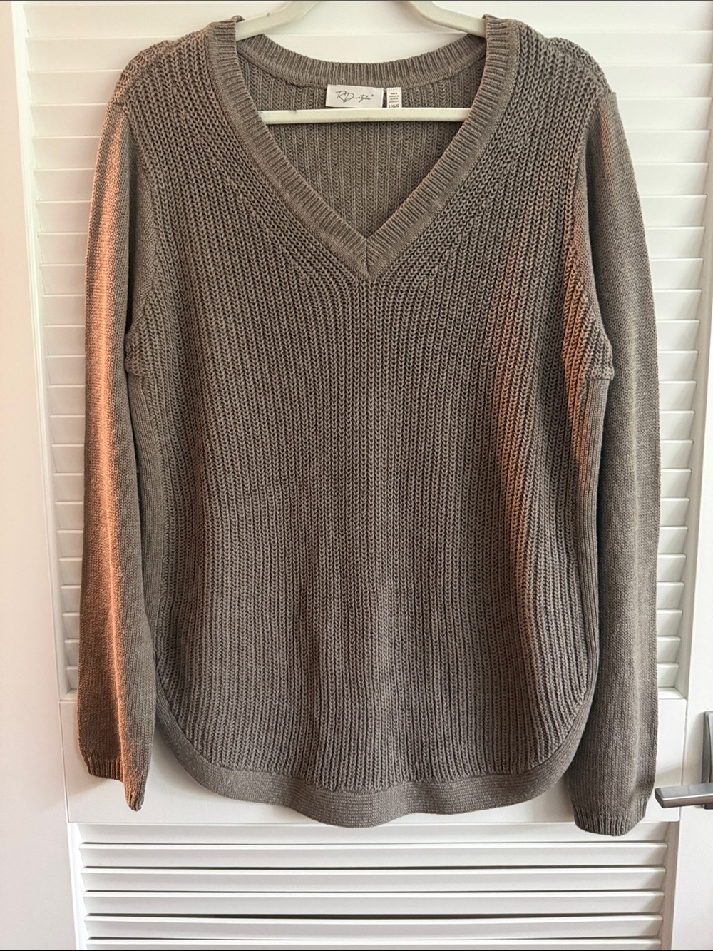 Cozy V-Neck Knit Sweater in Taupe